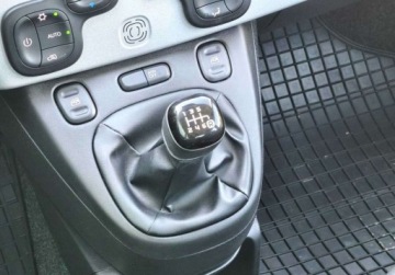 Fiat Panda III Hatchback 5d seria 4 1.0 Hybrid 70KM 2021 Fiat Panda mildHybrid City Cross, Czujniki parkowania, Klimatyzacja, Salon, zdjęcie 21