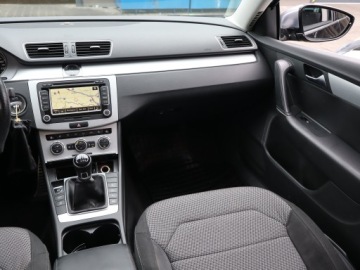 Volkswagen Passat B7 Variant 2.0 TDI CR DPF BlueMotion 140KM 2012 VW Passat 2.0 TDI, Navi, Xenon, Bi-Xenon, Klima, zdjęcie 7