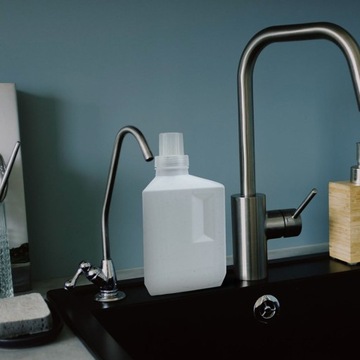 ШАМПУНЬ С ДОЗАТОРОМ ДЛЯ МЫЛА ДЛЯ ПРАЧЕЧНОЙ В КАНИСТЕ