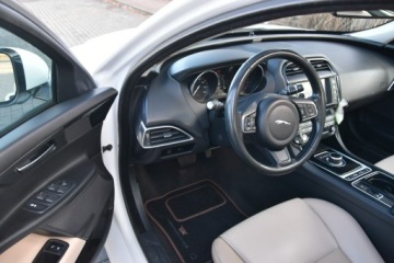 Jaguar XE Sedan 2.0 i4 250KM 2018 Jaguar XE 25T 2.0T 250KM 2018r. Skóra Panorama, zdjęcie 8