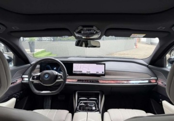 BMW Seria 7 G70 Sedan Plug-In 3.0 50e 489KM 2023 BMW Seria 7 BMW Seria 7 3.0 Hybryda Plug-in 489KM, zdjęcie 24