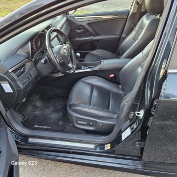 Toyota Avensis III Wagon Facelifting 2015 2.0 D-4D 143KM 2016 Toyota Avensis Kamera CofaniaNawigacjaAluminiowe FelgiSkorzana TapicerkaGw, zdjęcie 17