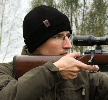 ЧЕРНАЯ МУЖСКАЯ ЗИМНЯЯ ШАПКА УНИВЕРСАЛЬНАЯ МЕРИНОСОВАЯ ШЕРСТЬ ПОЛЬСКОЕ КАЧЕСТВО ПРОДУКТА