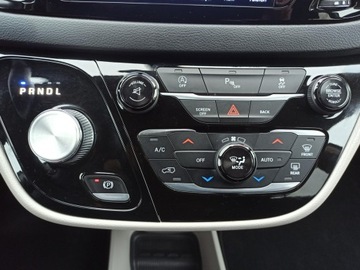 Chrysler Pacifica II 3.6 V6 291KM 2017 Chrysler Pacifica 2,5 roku w PL, Bezwypadkowy, zdjęcie 18