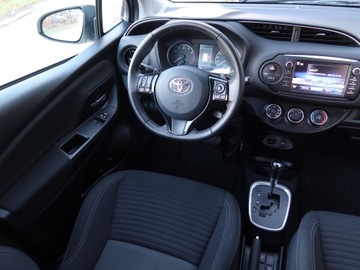 Toyota Yaris III Hatchback 5d Facelifting 2017 1.5 Dual VVT-iE 111KM 2017 Toyota Yaris 1.5 Dual VVT-i, Salon Polska, zdjęcie 6