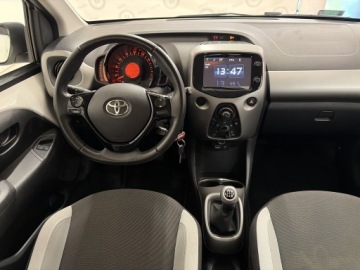 Toyota Aygo II Hatchback 5d 1.0 VVT-i 69KM 2015 Toyota Aygo 1.0 VVT-i X-play II (2014-) Toyota Ayg, zdjęcie 2