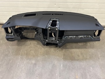 VOLVO XC60 II DESKA KONSOLA ORYGINALNA SKORA JASNA NITKA HEADUP