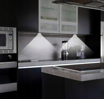 LAMPKA BEZPRZEWODOWA LAMPA LED NA BATERIE PILOT