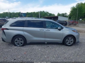 Toyota Sienna III 2022 Toyota Sienna Platinum, 2022r., 4x4, 2.5L 2.5 Benzyna 189KM, zdjęcie 4