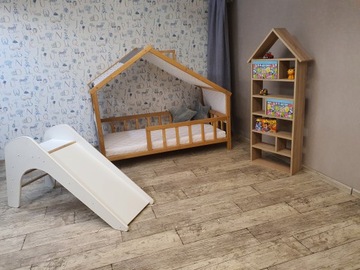 Детская кровать Домик из древесины ольхи 160х80 см.