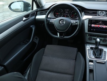 Volkswagen Passat B8 Variant 2.0 TDI BlueMotion SCR 150KM 2018 VW Passat 2.0 TDI, Automat, Navi, Klima, zdjęcie 6