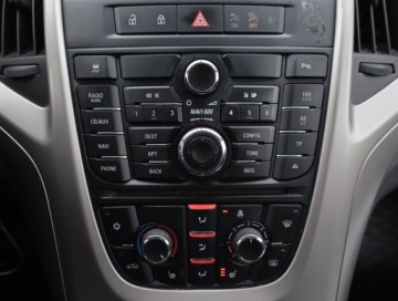 Opel Astra J Sports Tourer 1.7 CDTI ECOTEC 125KM 2011 Opel Astra 1.7 CDTI, Navi, Klima, Tempomat, zdjęcie 12