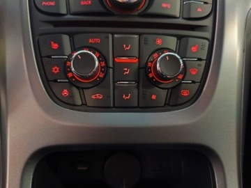 Opel Astra J Sports Tourer Facelifting 1.4 Turbo ECOTEC 140KM 2015 Opel Astra 1.4 turbo, Auto po dużym serwisie, zdjęcie 8