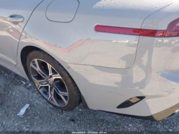 Kia Stinger Liftback 3.3 T-GDi 366KM 2018 Kia Stinger 2018 r., 3,3 L GT 2 AWD 3.3 Benzyna 365KM, zdjęcie 18