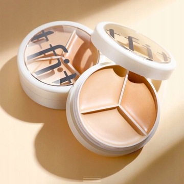 trójkolorowa paleta korektora obejmująca trądzik i cienie