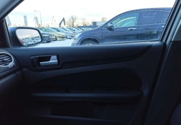 Ford Focus I Sedan 1.8 16V 115KM 2005 Ford Focus Ford Focus 1.8 Benzyna 116KM, zdjęcie 13