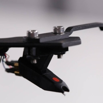 Проигрыватель проигрывателя Pro-Ject DEBUT III DC, черный глянцевый