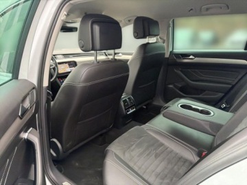 Volkswagen Passat B8 Variant Facelifting 2.0 TDI SCR 150KM 2023 Volkswagen Passat TDI 150KM Elegance LED Matrix Nawigacja Martwe pole, zdjęcie 32