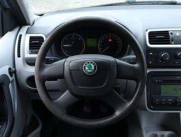 Skoda Fabia II Hatchback 1.4 TDI 80KM 2009 Skoda Fabia 1.4 TDI, HAK, Klima,ALU, zdjęcie 12