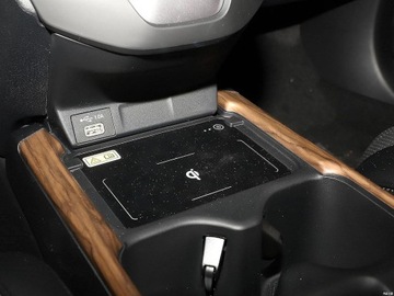 DRŽÁK NA HRNEK DO HONDA CR-V 2021-2022, ZAKONČENÉ DŘEVĚNÉ