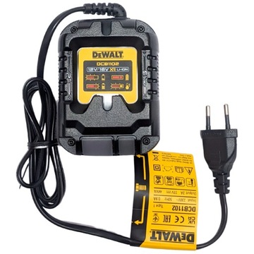 Аккумуляторный светодиодный фонарь 18В 300/1000лм DeWALT DCL050 + 1х4Ач + зарядное устройство