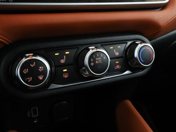 Nissan Micra V 1.0 73KM 2018 Nissan Micra Klimatyzacja Czujniki parkowania, zdjęcie 24