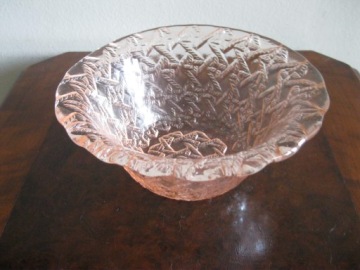 КРАСИВАЯ РОЗОВАЯ ЧАША DROST LATTICE IRONWORKS ZĄBKOWICE