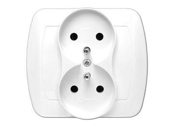 Simon Akord ДВОЙНАЯ РОЗЕТКА С ЗАЗЕМЛЕНИЕМ белая AGZ2/11