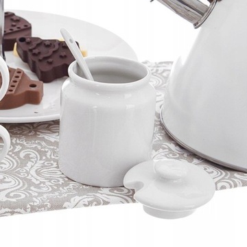 БЕЛАЯ ФАРФОРОВАЯ САХАРНИЦА С ЛОЖКОЙ И КРЫШКОЙ