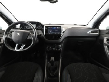 Peugeot 2008 I SUV Facelifting 1.2 PureTech 110KM 2018 Peugeot 2008 1.2 Benzyna Style Klimatyzacja, zdjęcie 14