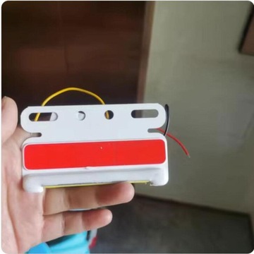 Основание из сплава со светодиодным боковым маркером 24 В. Простая установка. Автоматический эффект красного света