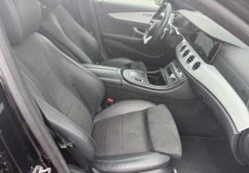 Mercedes Klasa E W213 Limuzyna Facelifting 2.0 E220d 194KM 2021 Mercedes-Benz Klasa E 2.0Cdi AMG Full Led 57.000 km 2.0 Diesel 194KM, zdjęcie 9