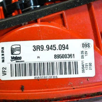 PRAVÁ SVĚTLO KRYT KUFRU SEAT EXEO (3R2) 3R9945094 2.0L DIESEL 105KW