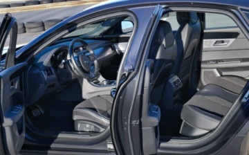 Jaguar XF II Sedan 2.0 i4D 180KM 2018 Jaguar XF R-Sport Ogrzew.Kierow. Navi Pro 10,2’" Fotele Elek.+Ogrz. Carplay, zdjęcie 19