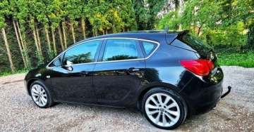 Opel Astra J Hatchback 5d 1.6 Turbo ECOTEC 180KM 2010 Opel Astra BENZYNA 180KM 5 drzwi NAWIGACJA super oakzja polecamy, zdjęcie 17