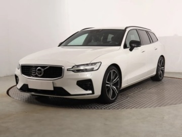 Volvo V60 II  Kombi 2.0 D4 190KM 2019 Volvo V60 D4 2.0 AWD, Salon Polska, 187 KM, 4X4, zdjęcie 1