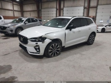 Volvo XC60 II 2024 Volvo XC 60 2024 r., 2,0L B5 CORE DARK THEME 2.0 Benzyna 247KM, zdjęcie 2