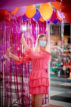 РАЗНОЦВЕТНАЯ ДЕКОРАТИВНАЯ СЕТКА ДЛЯ УКРАШЕНИЯ ШАРАМИ 1м2