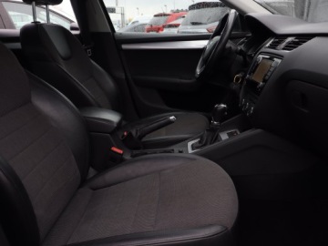 Skoda Octavia III Kombi 2.0 TDI CR DPF 150KM 2015 Skoda Octavia 2.0 TDI, DSG, Xenon, Bi-Xenon, zdjęcie 8
