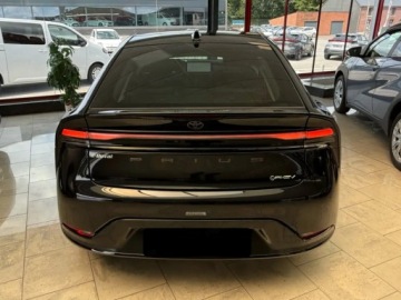 Toyota Prius V (XW60) 2.0  Hybrid Dynamic Force Plug-in 223KM 2025 Od ręki - Prestige 2.0 Hybrid Plug-in 223KM | Podgrzewane fotele!, zdjęcie 3