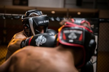 ШЛЕМ BUSHIDO XL ДЛЯ ТРЕНИРОВОЧНЫХ БОКСЕРСКИХ ТРЕНИРОВОК, РЕГУЛИРУЕМЫЙ, СООТВЕТСТВУЮЩИЙ