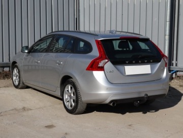 Volvo V60 I Kombi Facelifting 1.6 D2 115KM 2014 Volvo V60 D2, Navi, Klima, Klimatronic, Tempomat, zdjęcie 3