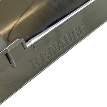 Хромированная полоса Renault Espace V на крышке багажника.