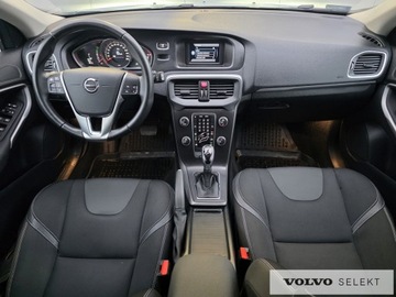 Volvo V40 II Hatchback Facelifting 1.5 T3 152KM 2019 Volvo V40 PL salon Momentum T3 152KM Aut Klima Hak, zdjęcie 9