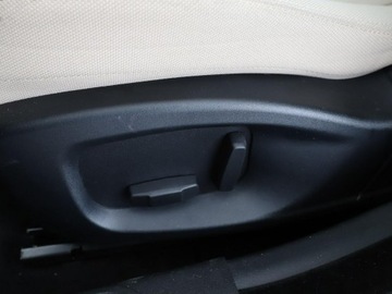 Jaguar XE Sedan 2.0 i4 180KM 2015 Jaguar XE 20d Pure Automat Klimatronik Nawigacja, zdjęcie 37