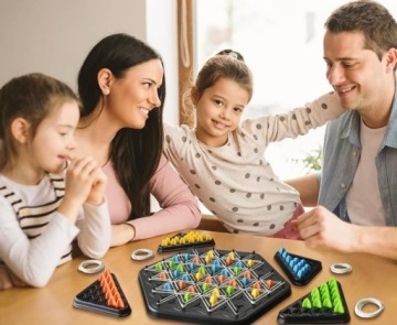 СЕМЕЙНЫЙ ТРЕУГОЛЬНИК ЛОГИЧЕСКАЯ СТРАТЕГИЧЕСКАЯ ТРИГГЛ-ШАХМАТНАЯ ЦЕПНАЯ ИГРА