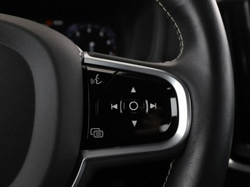 Volvo S60 II Sedan Facelifting 2.0 T4 DRIVE-E 190KM 2019 Volvo S60 R-Design automat T4 skóra navi kamera, zdjęcie 28