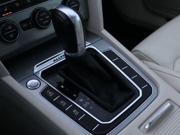 Volkswagen Passat B8 Variant 2.0 TDI SCR 240KM 2017 VW Passat 2.0 BiTDI, Salon Polska, Serwis ASO, zdjęcie 16