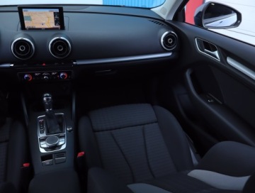 Audi A3 8V Hatchback 3d 1.6 TDI clean diesel 110KM 2015 Audi A3 1.6 TDI, Automat, Navi, Xenon, Bi-Xenon, zdjęcie 7