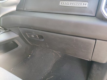 SCHOWEK PASAŻERA KONSOLI DODGE RAM 1500 2019-